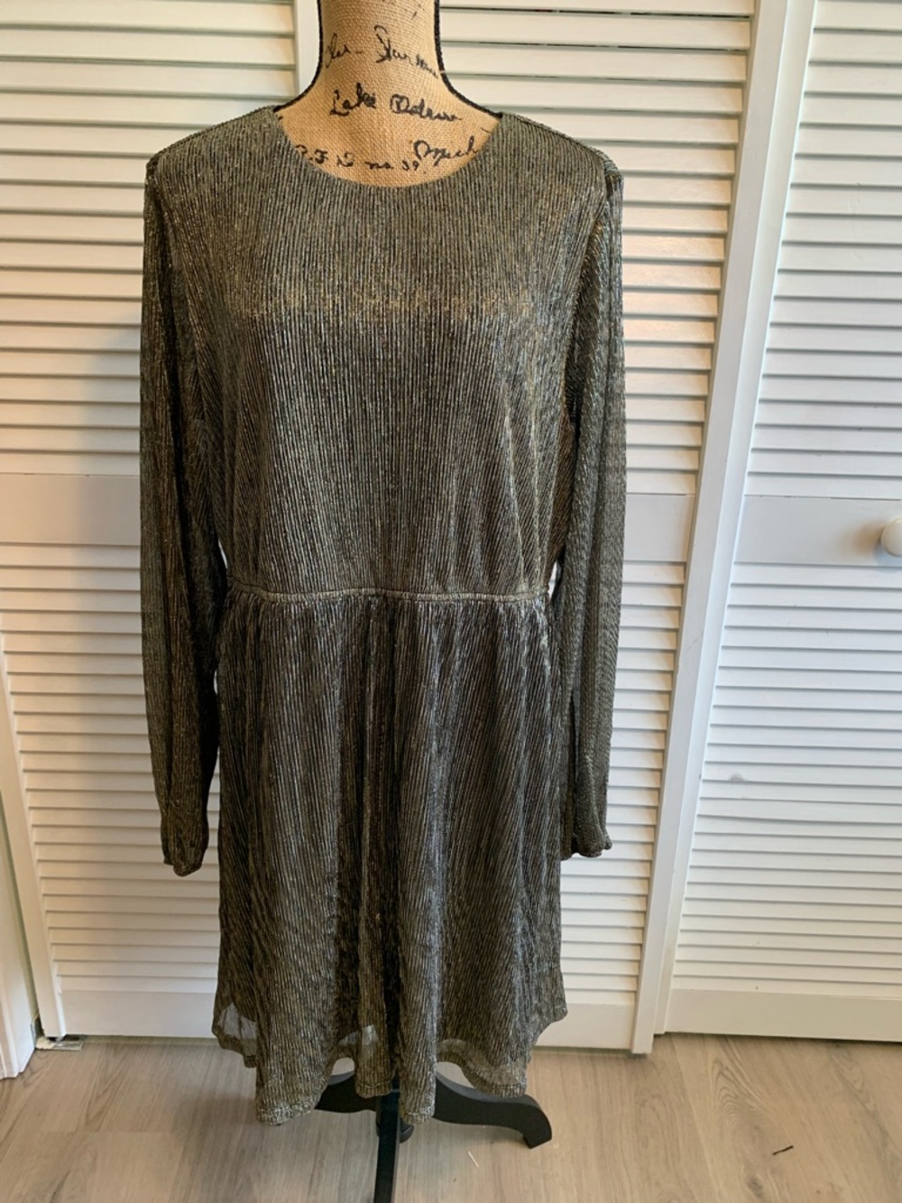 NWT Xhilaration Black and Gold Metallic Shimmer Long-Sleeve Dress